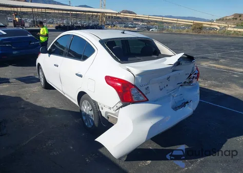 2014 Nissan Versa 1.6 Sv z USA, uszkodzony, nr VIN 3N1CN7AP1EL823794